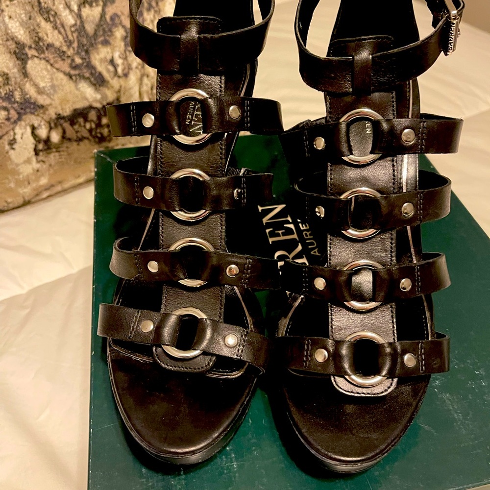 Black straps high heel with silver accents. Perfect with jeans